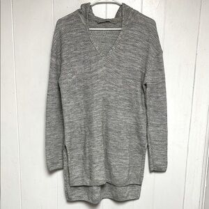 ATHLETA  Women Gray V-neck Hooded Sweater Hi-low Hem Long Sleeve Size XXS